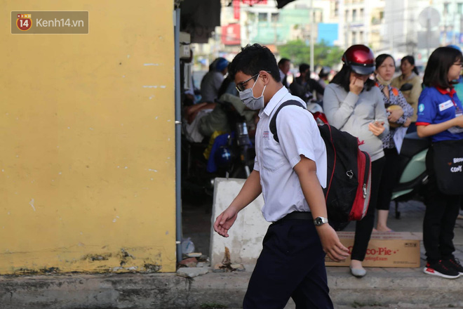 Thí sinh đang làm bài thi môn Ngữ Văn - Ảnh 17.