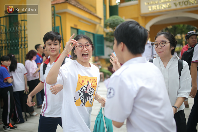 Thí sinh hoàn thành bài thi môn Toán: Người nhận xét khó, người nói phân loại được học sinh - Ảnh 40. Thí sinh hoàn thành bài thi môn Toán: Người nhận xét khó, người nói phân loại được học sinh - Ảnh 40.