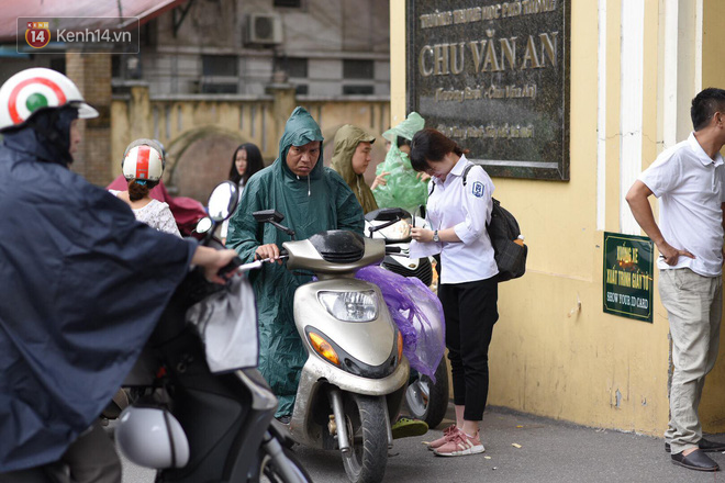 Thí sinh hoàn thành bài thi môn Toán: Người nhận xét khó, người nói phân loại được học sinh - Ảnh 24.