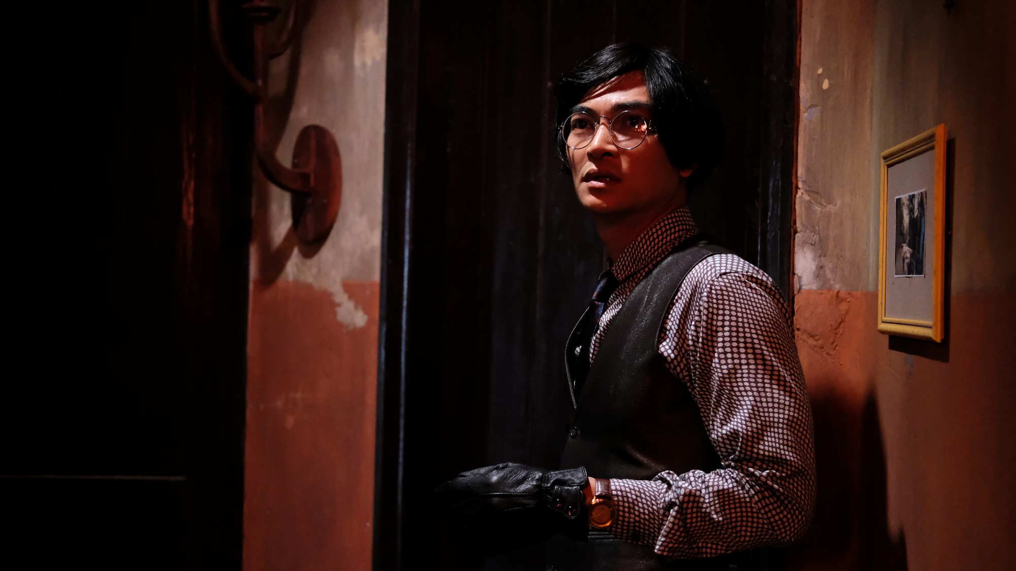 Khương Ngọc: Gã khùng đến đáng sợ trên màn ảnh Việt - Ảnh 9. Khương Ngọc: Gã khùng đến đáng sợ trên màn ảnh Việt - Ảnh 9.