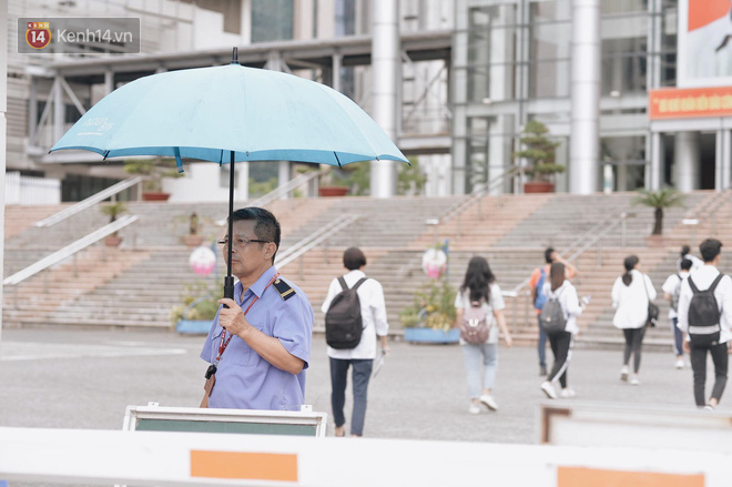 Thí sinh hoàn thành bài thi môn Toán: Người nhận xét khó, người nói phân loại được học sinh - Ảnh 13.