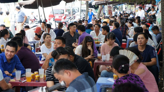 Làm bài thi môn Toán không tốt, nam sinh giơ giấy nháp vẽ trâu, chiếc cày khi rời phòng - Ảnh 9.