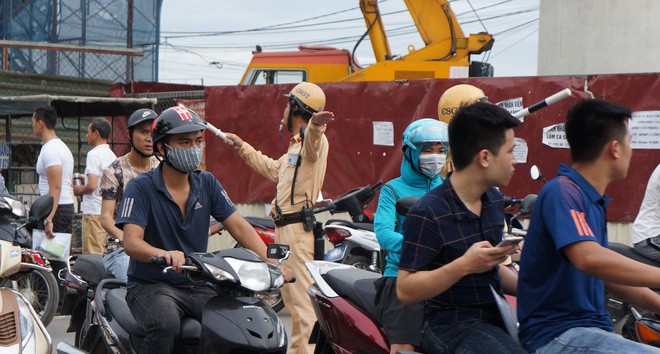 Làm bài thi môn Toán không tốt, nam sinh giơ giấy nháp vẽ trâu, chiếc cày khi rời phòng - Ảnh 11.