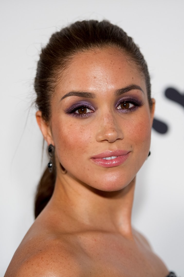 Nhật ký makeup của Meghan Markle: từ trước khi trở thành Công nương đã luôn trang điểm nhẹ nhàng, tinh tế, duy chỉ có một lần hơi lỗi - Ảnh 4. Nhật ký makeup của Meghan Markle: từ trước khi trở thành Công nương đã luôn trang điểm nhẹ nhàng, tinh tế, duy chỉ có một lần hơi lỗi - Ảnh 4.