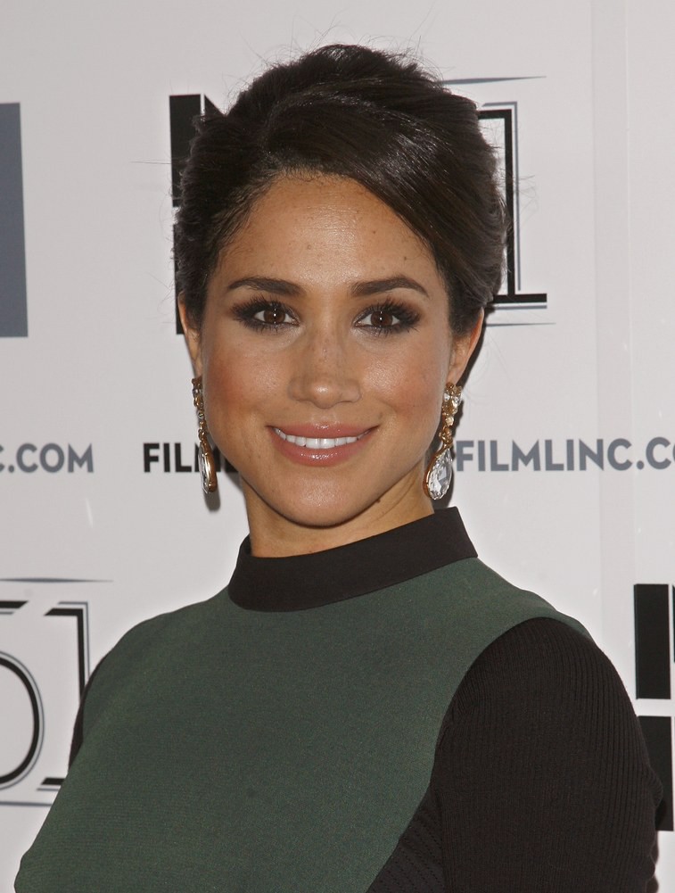Nhật ký makeup của Meghan Markle: từ trước khi trở thành Công nương đã luôn trang điểm nhẹ nhàng, tinh tế, duy chỉ có một lần hơi lỗi - Ảnh 6. Nhật ký makeup của Meghan Markle: từ trước khi trở thành Công nương đã luôn trang điểm nhẹ nhàng, tinh tế, duy chỉ có một lần hơi lỗi - Ảnh 6.