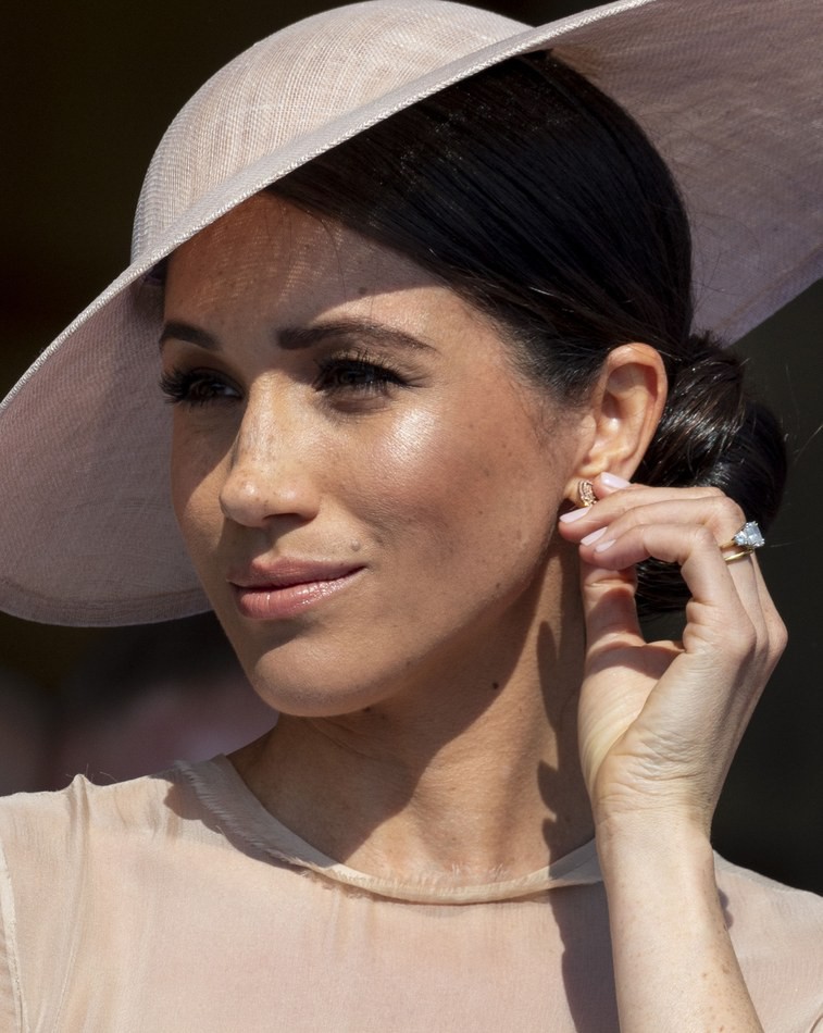 Nhật ký makeup của Meghan Markle: từ trước khi trở thành Công nương đã luôn trang điểm nhẹ nhàng, tinh tế, duy chỉ có một lần hơi lỗi - Ảnh 12. Nhật ký makeup của Meghan Markle: từ trước khi trở thành Công nương đã luôn trang điểm nhẹ nhàng, tinh tế, duy chỉ có một lần hơi lỗi - Ảnh 12.