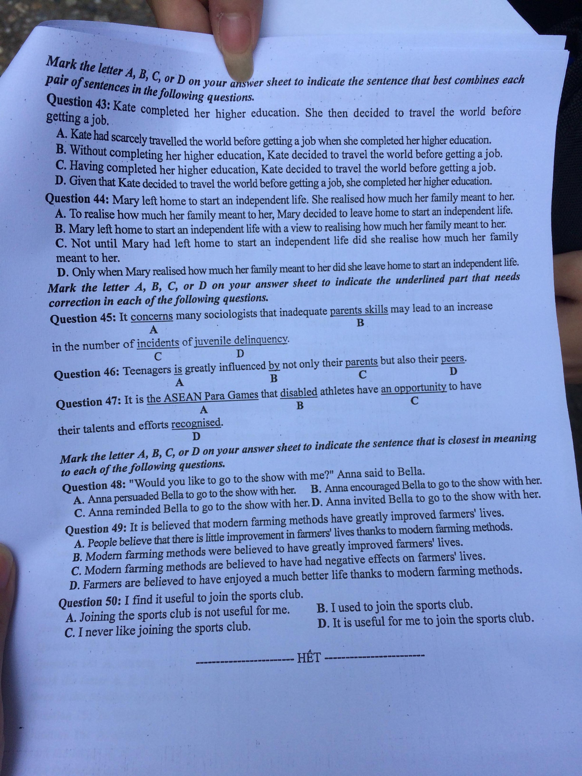 Đề thi Tiếng Anh: Nhiều câu rất khó, thí sinh khóc vì sợ bị điểm liệt 0, 1 - ảnh 10 ĐỀ THI TIẾNG ANH THPT QUỐC GIA 2018: Thí sinh sợ bị điểm liệt - ảnh