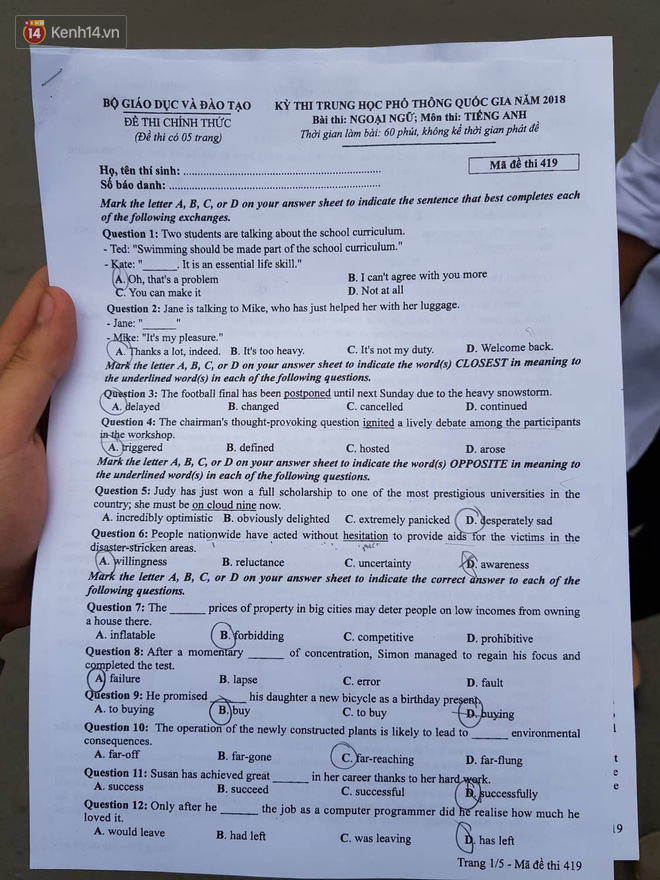 Đề thi Tiếng Anh: Nhiều câu rất khó, thí sinh khóc vì sợ bị điểm liệt 0, 1 - Ảnh 1.