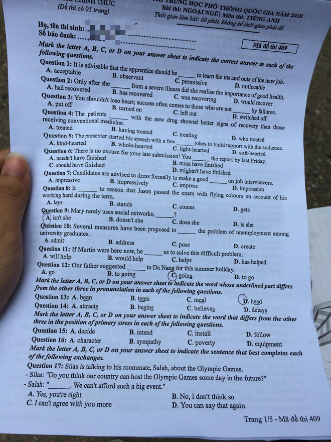 Đề thi Tiếng Anh: Nhiều câu rất khó, thí sinh khóc vì sợ bị điểm liệt 0, 1 - Ảnh 8.