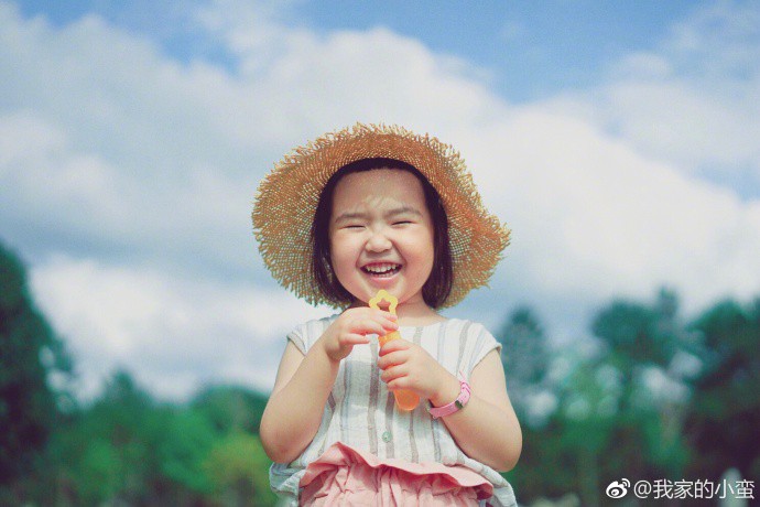 Lớn rồi nhưng Tiểu Man - cô bé ăn cả thế giới vẫn khiến dân mạng nghiêng ngả vì biểu cảm đáng yêu - Ảnh 1.