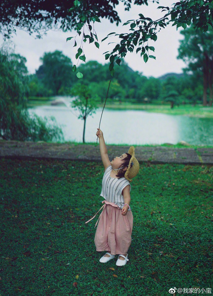 Lớn rồi nhưng Tiểu Man - cô bé ăn cả thế giới vẫn khiến dân mạng nghiêng ngả vì biểu cảm đáng yêu - Ảnh 8.