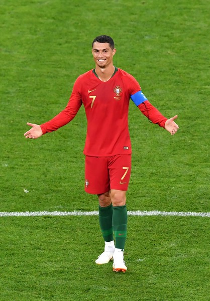 Ngày tồi tệ của Ronaldo: Hỏng penalty, đánh nguội đến suýt nhận thẻ đỏ - Ảnh 10.