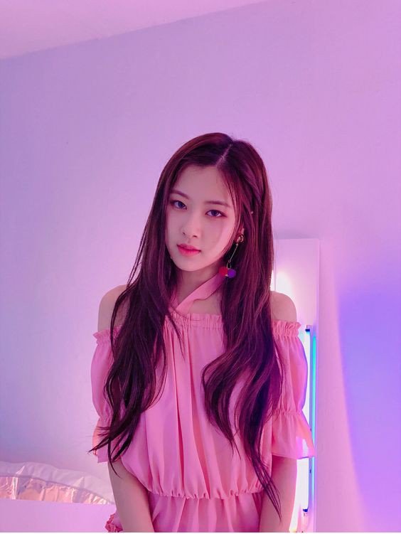 Biểu cảm khó đỡ của Rosé (Black Pink) khi được hỏi bố Yang có phải hình mẫu lý tưởng! - Ảnh 3.