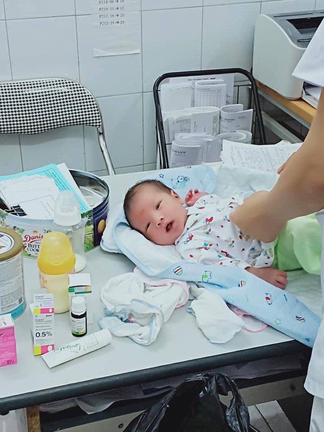 Hà Nội: Sản phụ 16 tuổi sinh con một mình rồi để lại cùng lời nhắn và bỏ đi - Ảnh 1.