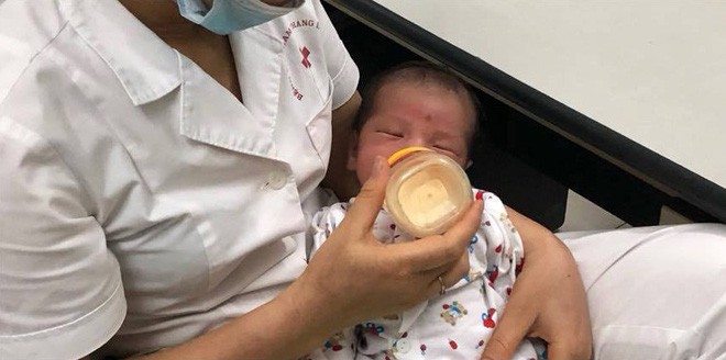 Hà Nội: Sản phụ 16 tuổi sinh con một mình rồi để lại cùng lời nhắn và bỏ đi - Ảnh 4.