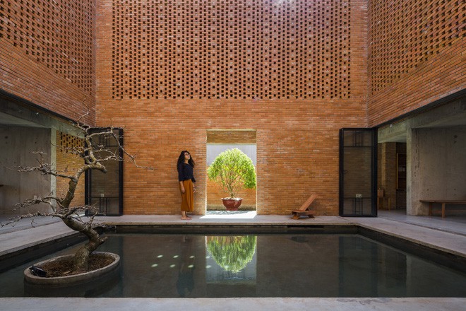 Nhìn bên ngoài như lò gạch, nhưng bên trong ngôi nhà ở Long An này lại khiến bạn phải trầm trồ không ngớt - Ảnh 10.