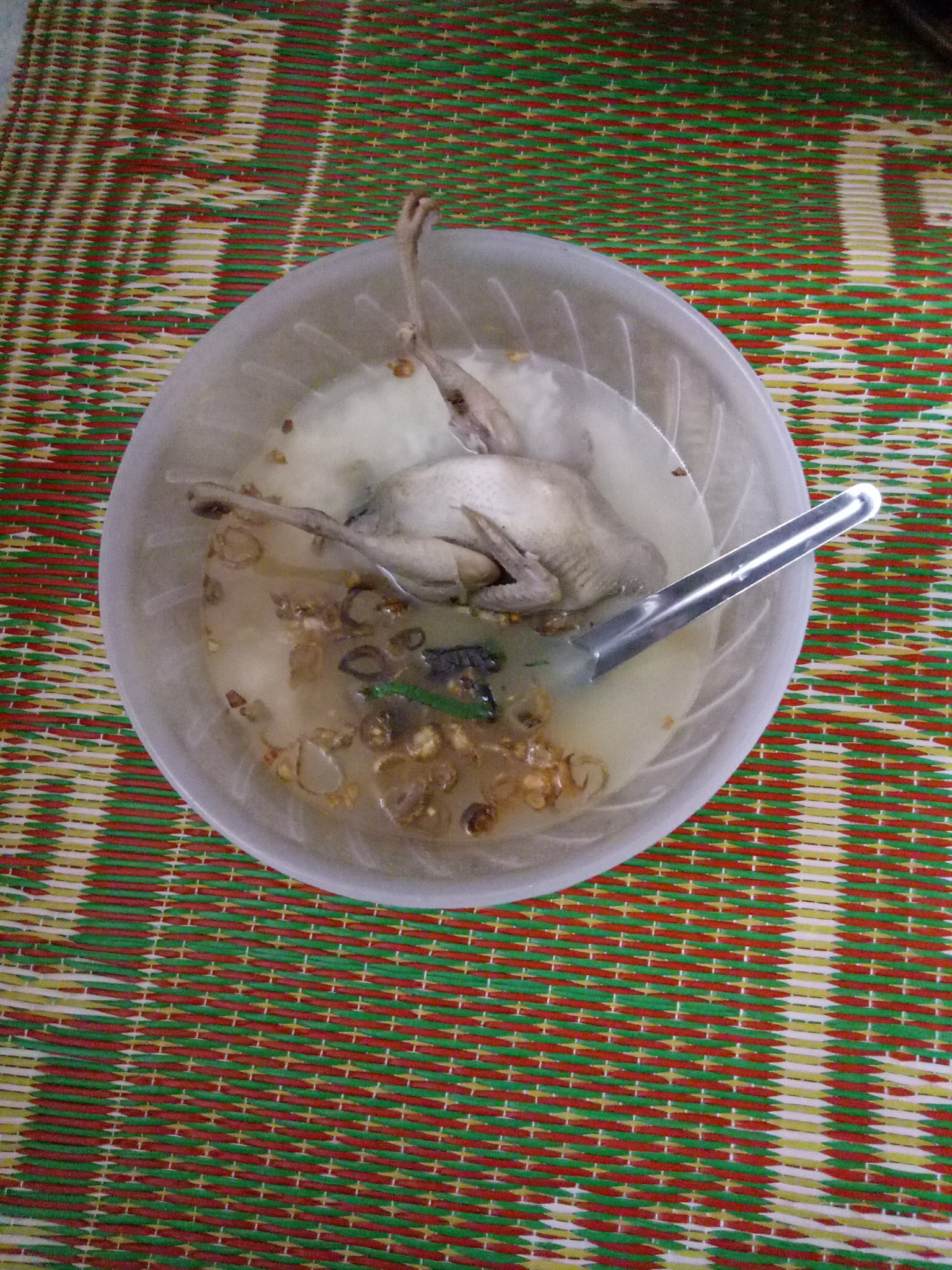 Vợ trẻ cảm động rớt nước mắt khi nhìn bát cháo chim nguyên con chồng nấu: Cháo nguyên cháo, nước nguyên nước và hành nổi lõng bõng - Ảnh 2. Vợ trẻ cảm động rớt nước mắt khi nhìn bát cháo chim nguyên con chồng nấu: Cháo nguyên cháo, nước nguyên nước và hành nổi lõng bõng - Ảnh 2.