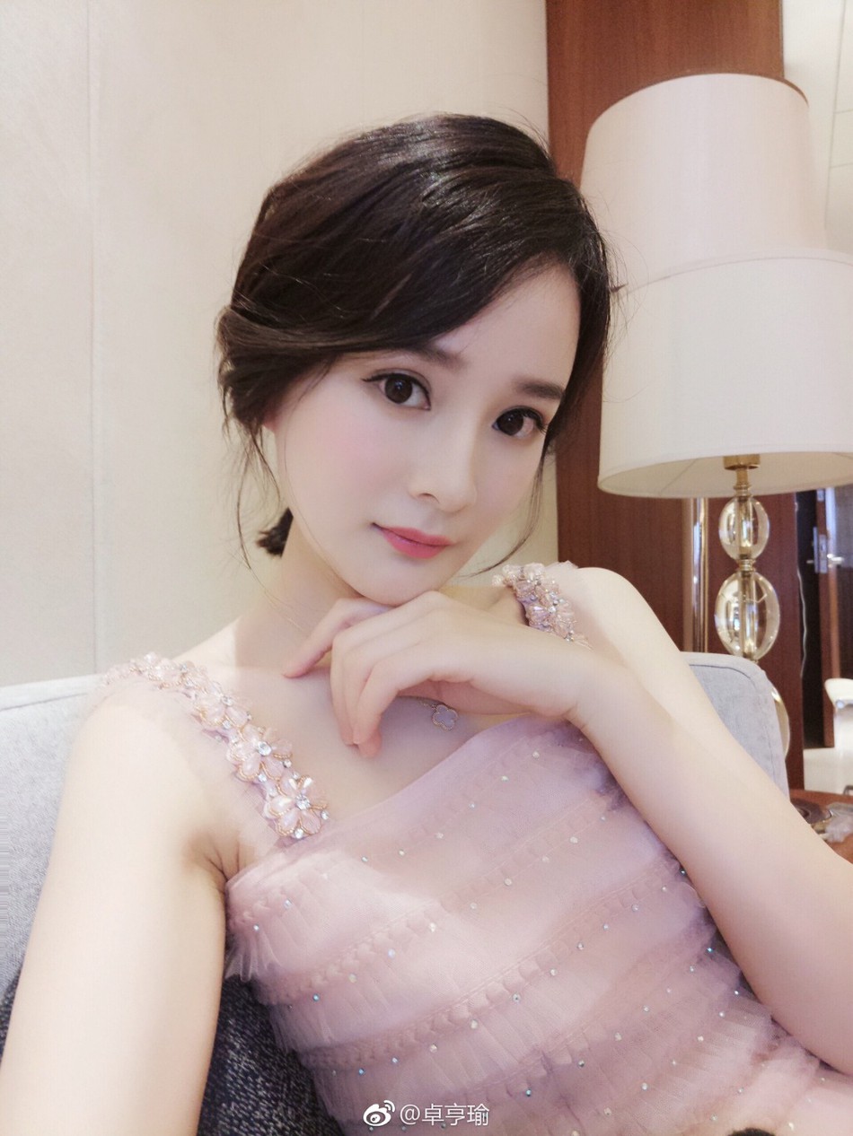 Bản sao Dương Mịch hạ sinh quý tử đầu lòng: Bầu bí tăng cân vẫn xinh không kém minh tinh hạng A - Ảnh 10.