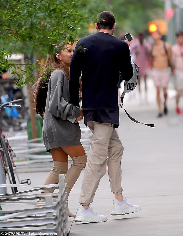 Sau khi tiết lộ con số tế nhị về bạn trai, Ariana Grande lại bị cho rằng đang có bầu - Ảnh 3.