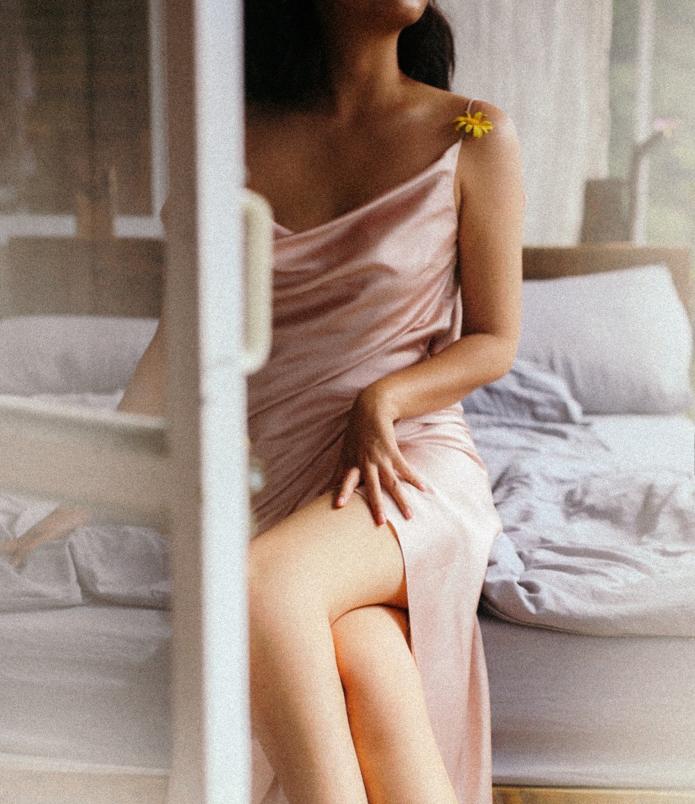 Phạm Quỳnh Anh khoe trọn lưng trần gợi cảm cùng thần thái cực quyến rũ dù đã là bà mẹ hai con - Ảnh 2.