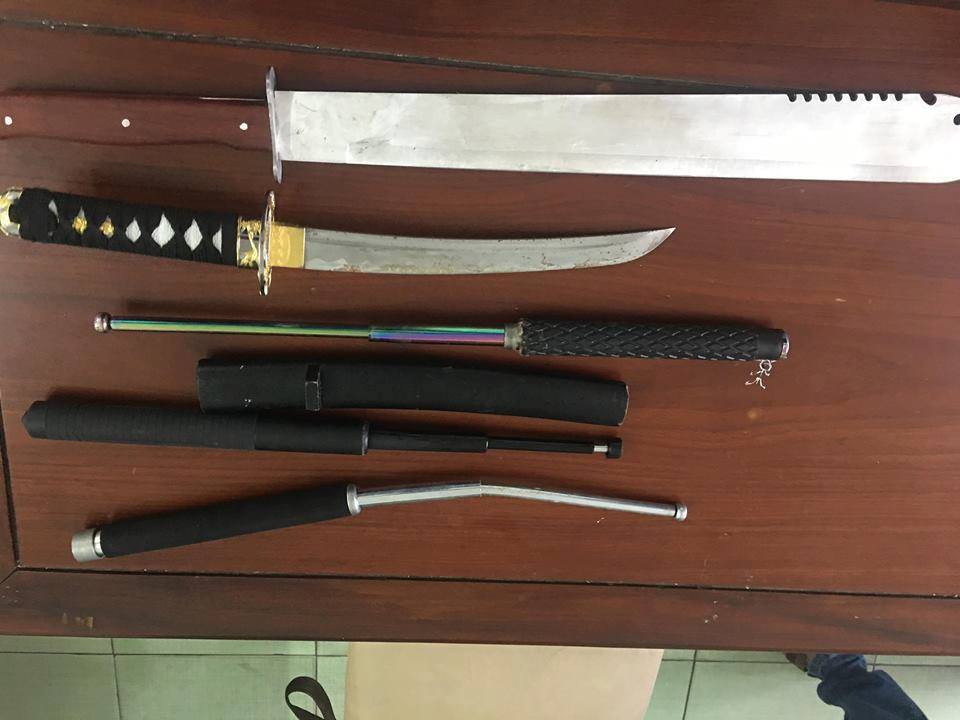 Nghe vợ kể có mâu thuẫn, nam thanh niên cùng nhóm đối tượng mang theo hung khí truy sát nhầm 3 người ở Sài Gòn - Ảnh 1.