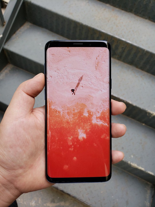 Đừng vội mừng, chiếc Galaxy S10 không viền bị rò rỉ chỉ là hàng fake mà thôi - Ảnh 2.