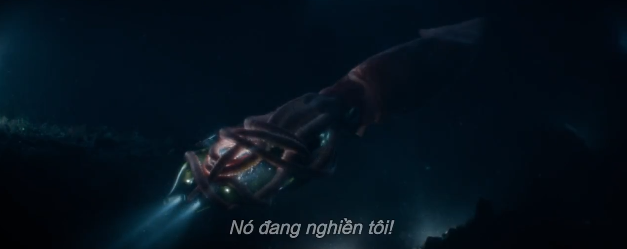 Lý Băng Băng suýt bị mực khổng lồ nghiền nát dưới đáy biển trong The Meg - Ảnh 2. Lý Băng Băng suýt bị mực khổng lồ nghiền nát dưới đáy biển trong The Meg - Ảnh 2.