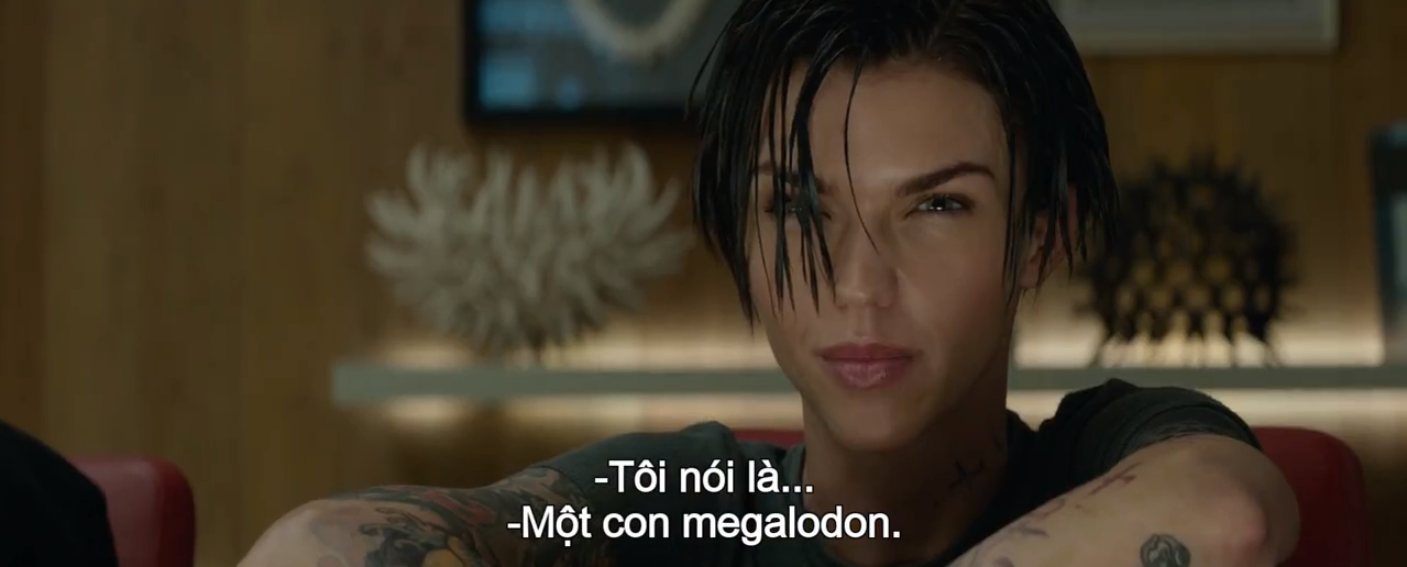 Lý Băng Băng suýt bị mực khổng lồ nghiền nát dưới đáy biển trong The Meg - Ảnh 5. Lý Băng Băng suýt bị mực khổng lồ nghiền nát dưới đáy biển trong The Meg - Ảnh 5.