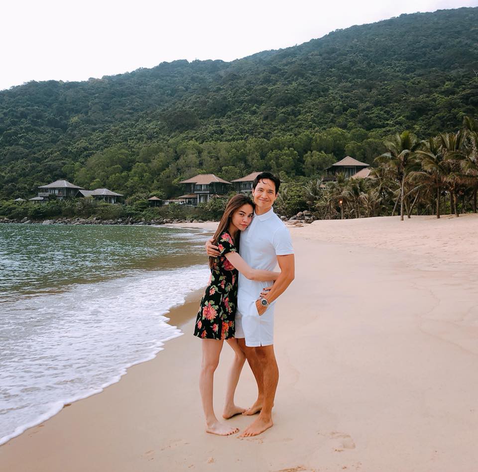 Khoảnh khắc tình bể bình: Kim Lý say sưa ngắm nhìn bạn gái trong sự kiện - Ảnh 3.