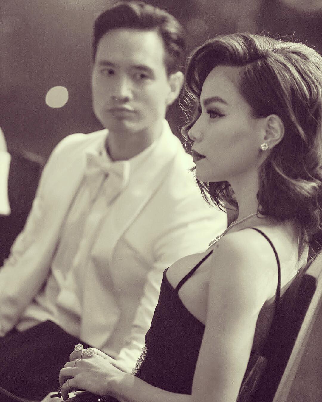 Khoảnh khắc tình bể bình: Kim Lý say sưa ngắm nhìn bạn gái trong sự kiện - Ảnh 1.