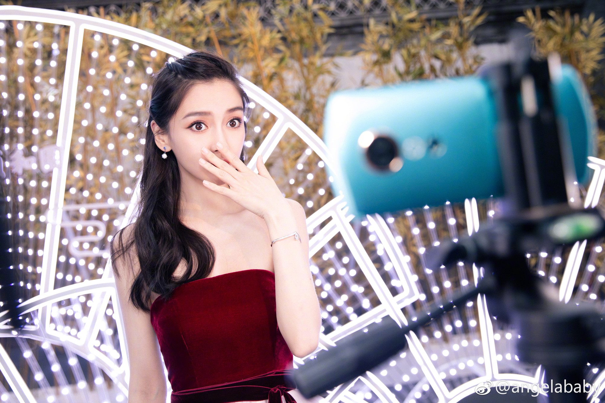 Mỗi lần xuất hiện đều đẹp không góc chết thế này, bảo sao Angela Baby đắt sô sự kiện - Ảnh 1. Mỗi lần xuất hiện đều đẹp không góc chết thế này, bảo sao Angela Baby đắt sô sự kiện - Ảnh 1.