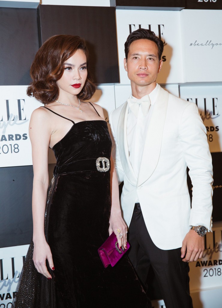 Khoảnh khắc tình bể bình: Kim Lý say sưa ngắm nhìn bạn gái trong sự kiện - Ảnh 2.