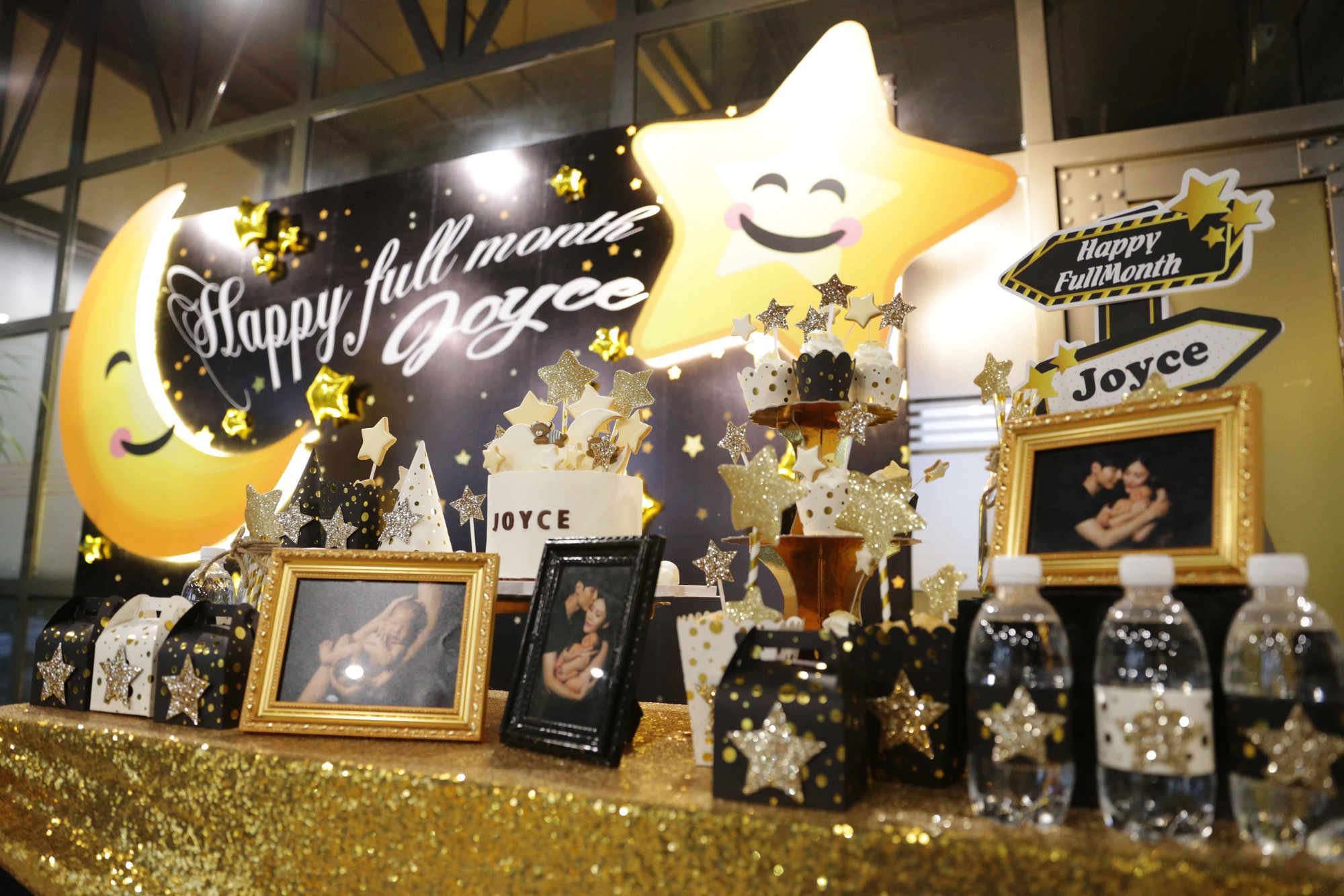 Chúng Huyền Thanh - Jay Quân tổ chức tiệc đầy tháng con trai đầu lòng - Ảnh 1.