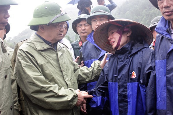 Lũ kinh hoàng ở miền Bắc khiến 30 người chết và mất tích: Nỗi đau tột cùng giây phút vợ chồng chia lìa, cha con tử biệt - Ảnh 1.