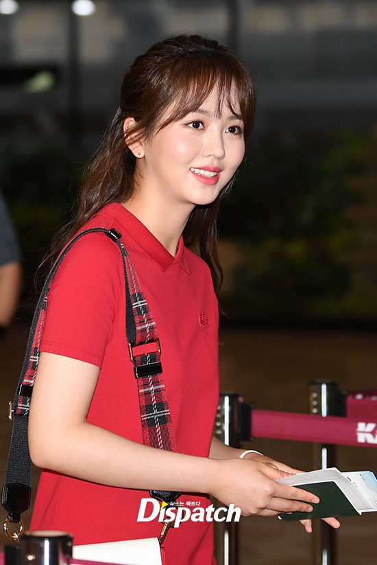 Dàn trai xinh gái đẹp đổ bộ sân bay: Kim So Hyun béo nhưng vẫn quá xinh, Jung Hae In như mặc lại quần tuần trước - Ảnh 6. Dàn trai xinh gái đẹp đổ bộ sân bay: Kim So Hyun béo nhưng vẫn quá xinh, Jung Hae In như mặc lại quần tuần trước - Ảnh 6.