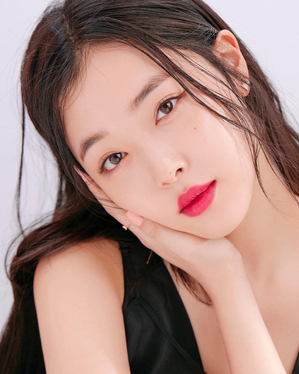 Rời f(x), Sulli kiếm bộn tiền nhờ thỉnh thoảng đóng phim, quảng cáo và giờ chễm chệ ngồi lên ghế CEO - Ảnh 4. Rời f(x), Sulli kiếm bộn tiền nhờ thỉnh thoảng đóng phim, quảng cáo và giờ chễm chệ ngồi lên ghế CEO - Ảnh 4.
