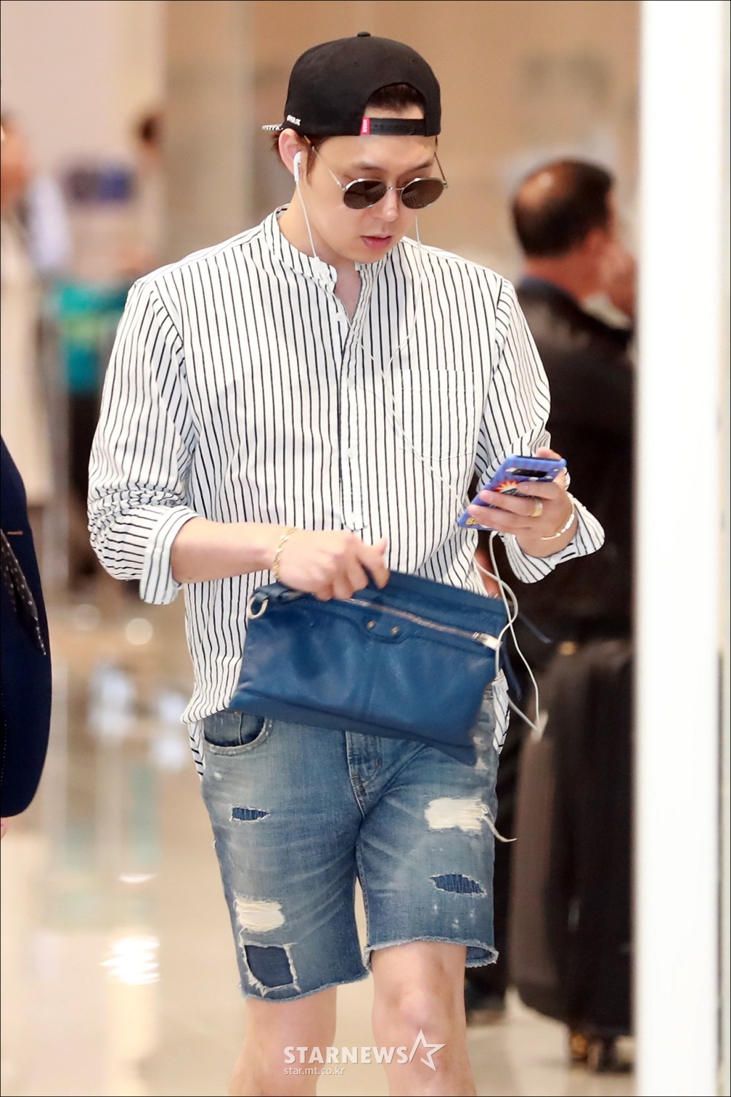 Vừa bị mỉa mai, Yoochun cố tình vạch hẳn áo khoe hình xăm vị hôn thê cũ để dằn mặt netizen? - Ảnh 3.