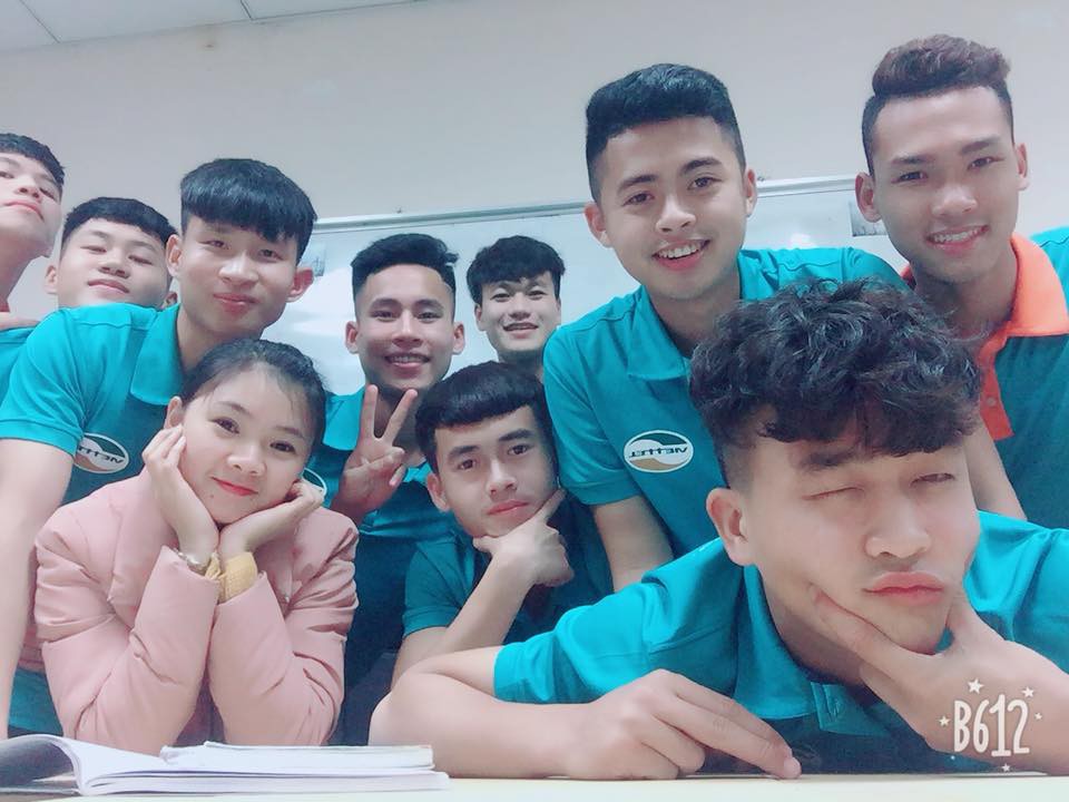 Nối gót dàn cầu thủ cực phẩm U23, tiền đạo 18 tuổi điển trai của CLB Viettel khiến hội chị em phát cuồng - Ảnh 10. Nối gót dàn cầu thủ cực phẩm U23, tiền đạo 18 tuổi điển trai của CLB Viettel khiến hội chị em phát cuồng - Ảnh 10.