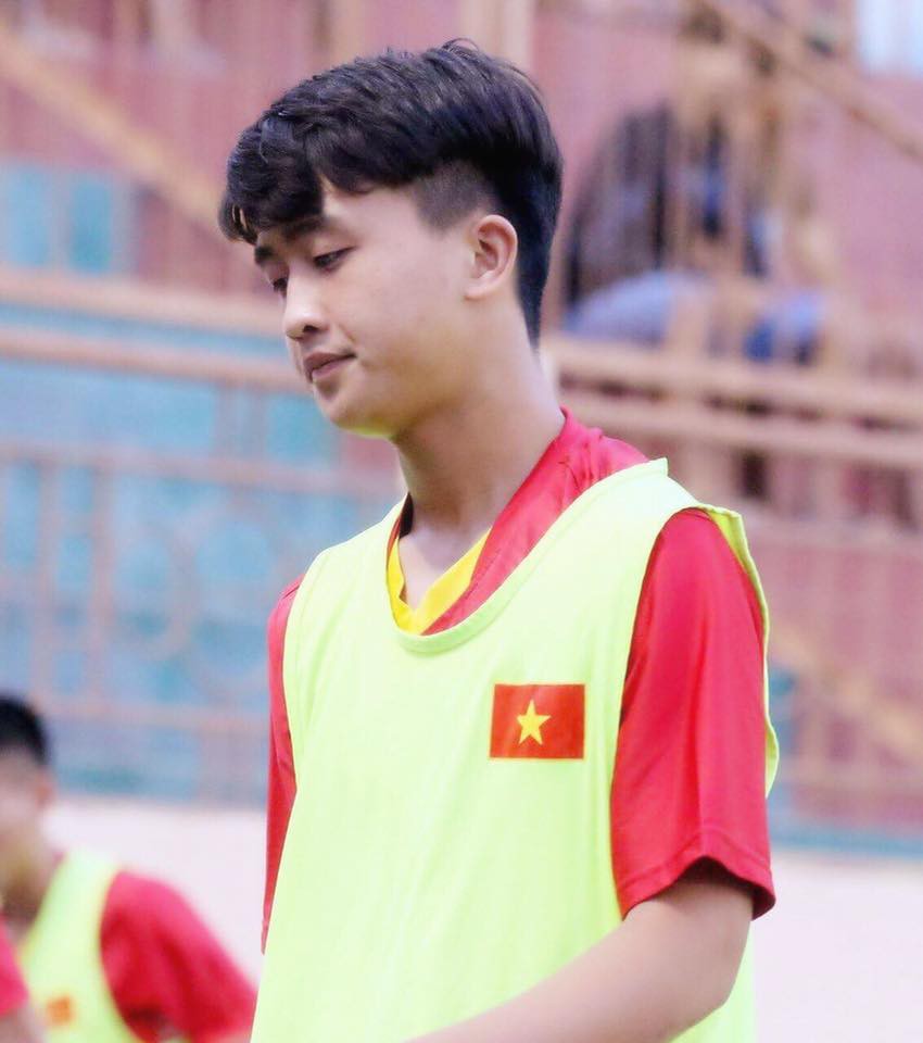 Nối gót dàn cầu thủ cực phẩm U23, tiền đạo 18 tuổi điển trai của CLB Viettel khiến hội chị em phát cuồng - Ảnh 5. Nối gót dàn cầu thủ cực phẩm U23, tiền đạo 18 tuổi điển trai của CLB Viettel khiến hội chị em phát cuồng - Ảnh 5.