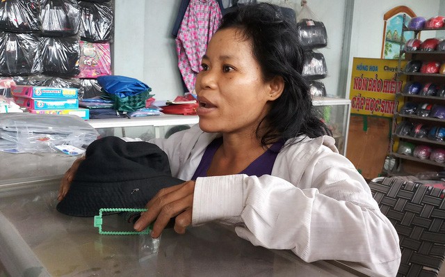 Người phụ nữ nhặt tiền rơi: “Tôi nói mọi người trả lại nhưng họ bỏ túi đi mất” - Ảnh 1.