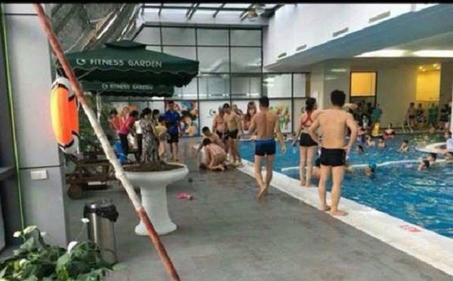 Bé trai đuối nước tử vong khi đi bơi ở bể bơi Hà Nội - Ảnh 1.