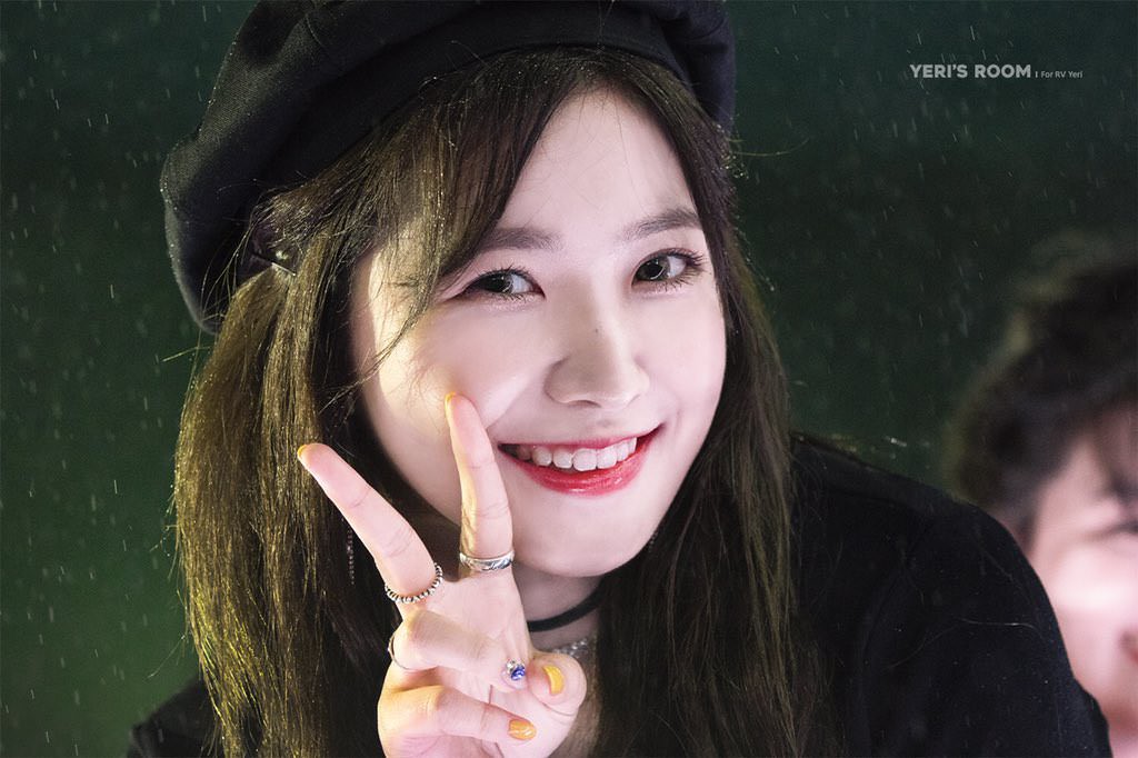 Nayeon (Twice) đang đeo nhẫn đôi với 1 người và ai cũng sẽ bất ngờ khi biết danh tính người ấy - Ảnh 5.