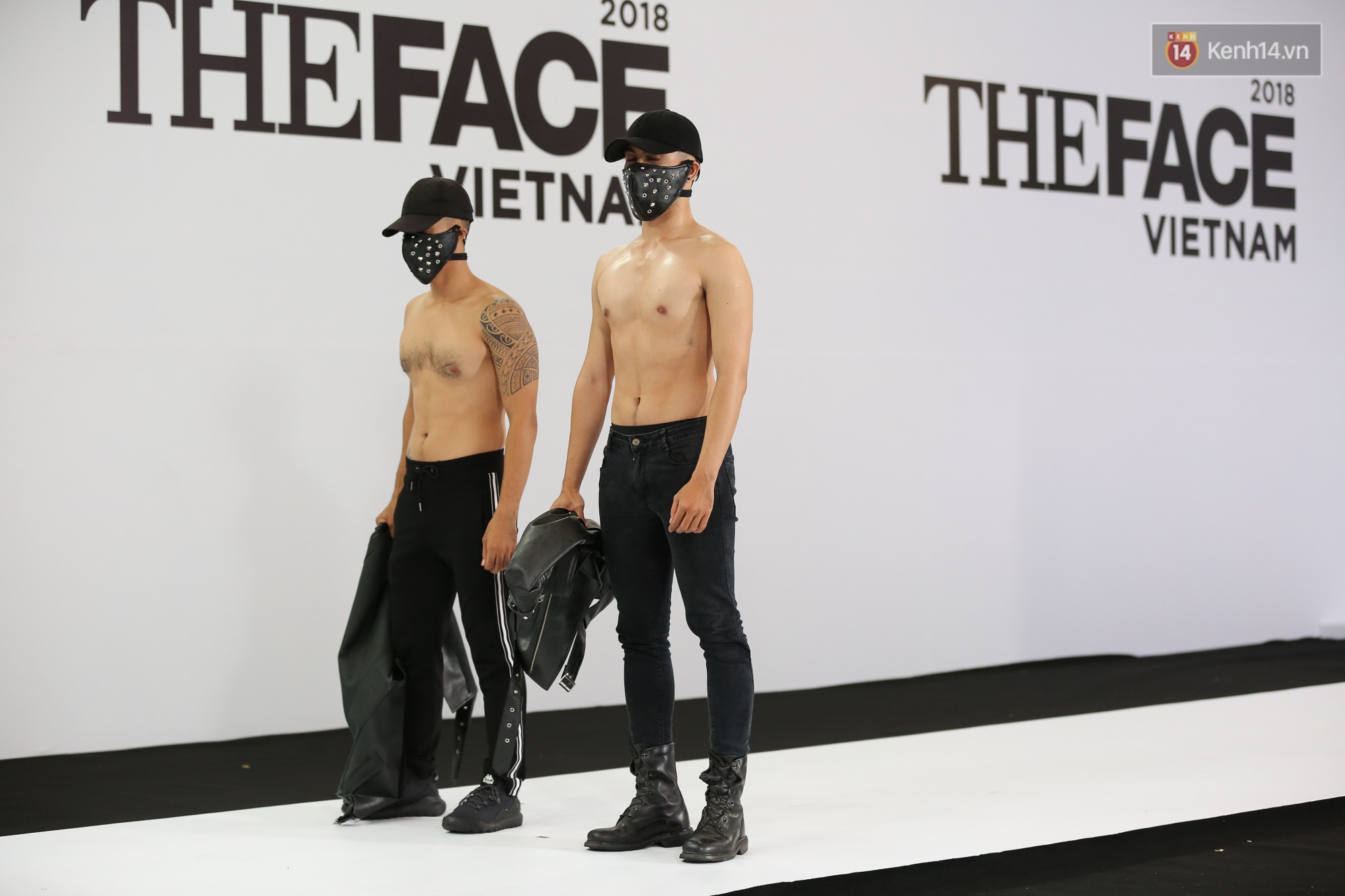 The Face thi hình thể: Trai xinh gái đẹp khoe body hấp dẫn, có thí sinh đầu tiên ngất xỉu - Ảnh 10. The Face thi hình thể: Trai xinh gái đẹp khoe body hấp dẫn, có thí sinh đầu tiên ngất xỉu - Ảnh 10.