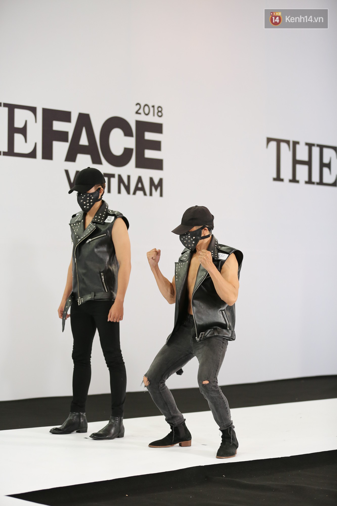 The Face thi hình thể: Trai xinh gái đẹp khoe body hấp dẫn, có thí sinh đầu tiên ngất xỉu - Ảnh 13. The Face thi hình thể: Trai xinh gái đẹp khoe body hấp dẫn, có thí sinh đầu tiên ngất xỉu - Ảnh 13.
