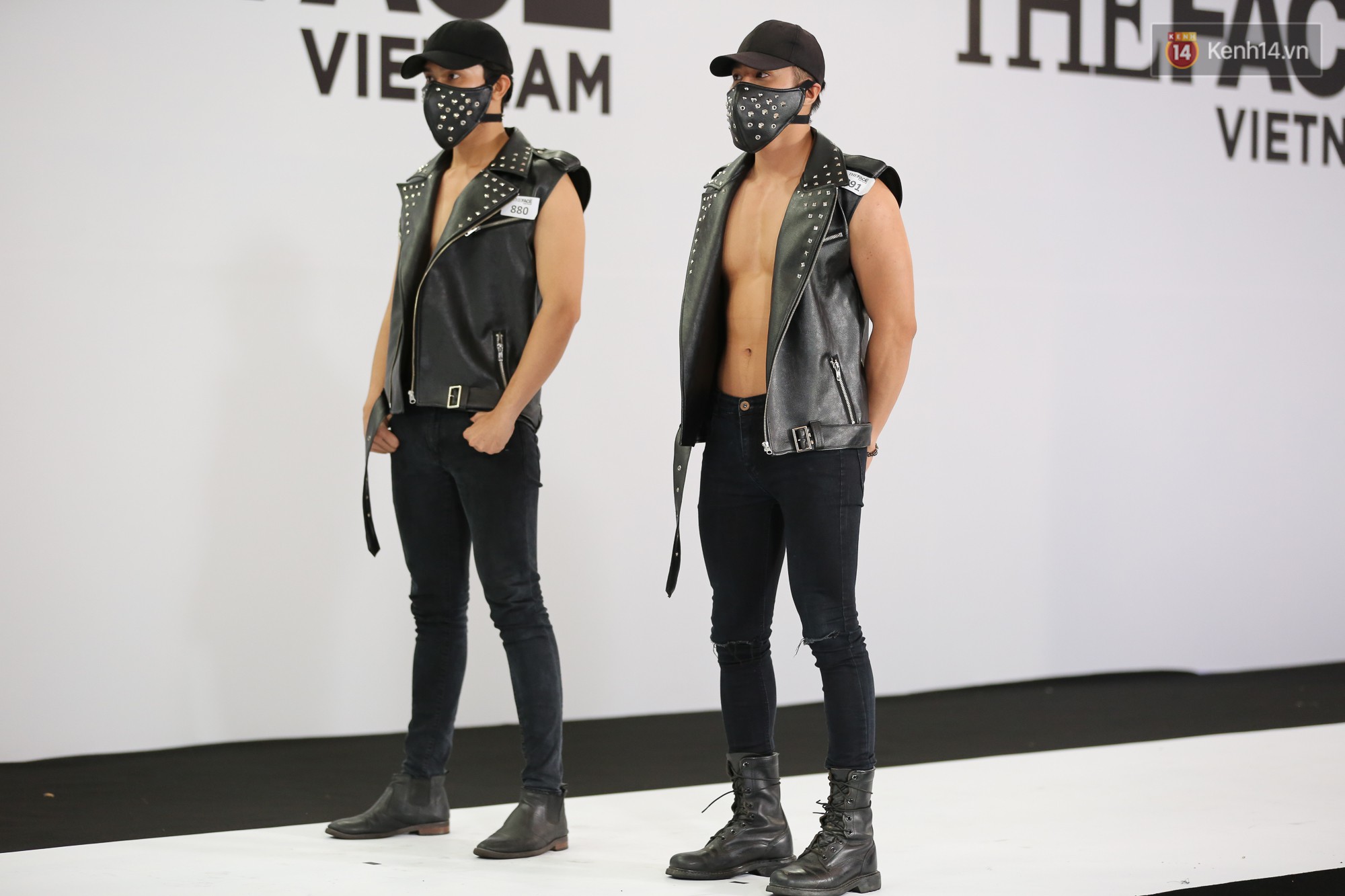 The Face thi hình thể: Trai xinh gái đẹp khoe body hấp dẫn, có thí sinh đầu tiên ngất xỉu - Ảnh 12. The Face thi hình thể: Trai xinh gái đẹp khoe body hấp dẫn, có thí sinh đầu tiên ngất xỉu - Ảnh 12.