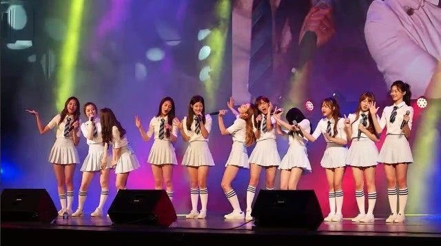 Phản ứng của idol Kpop khi đồng nghiệp lên nốt cao: Người nhiệt tình bắt chước, kẻ không chịu nổi phải tháo cả tai nghe - Ảnh 10.