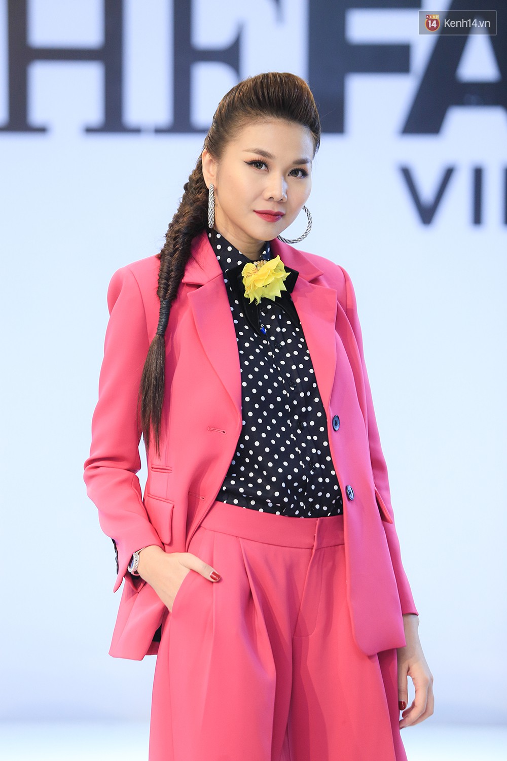 Thanh Hằng đeo đồng hồ 2 tỷ, Võ Hoàng Yến “ton sur ton” Nam Trung tại casting The Face ở Hà Nội - Ảnh 1. Thanh Hằng đeo đồng hồ 2 tỷ, Võ Hoàng Yến “ton sur ton” Nam Trung tại casting The Face ở Hà Nội - Ảnh 1.