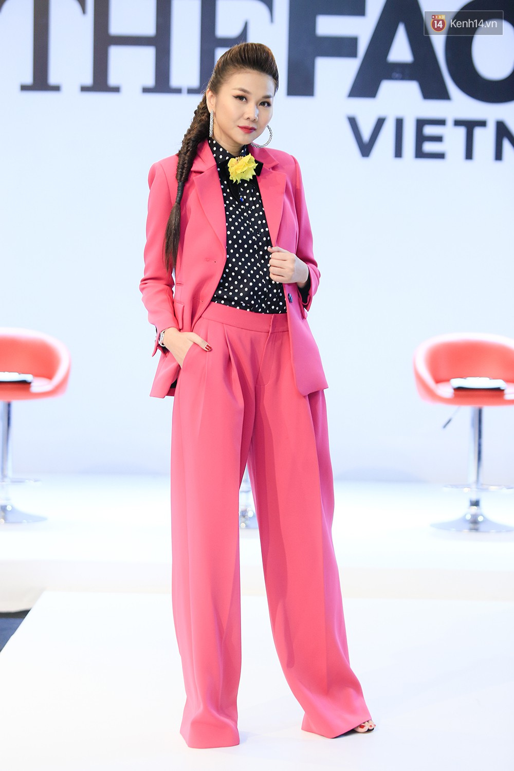 Thanh Hằng đeo đồng hồ 2 tỷ, Võ Hoàng Yến “ton sur ton” Nam Trung tại casting The Face ở Hà Nội - Ảnh 2. Thanh Hằng đeo đồng hồ 2 tỷ, Võ Hoàng Yến “ton sur ton” Nam Trung tại casting The Face ở Hà Nội - Ảnh 2.