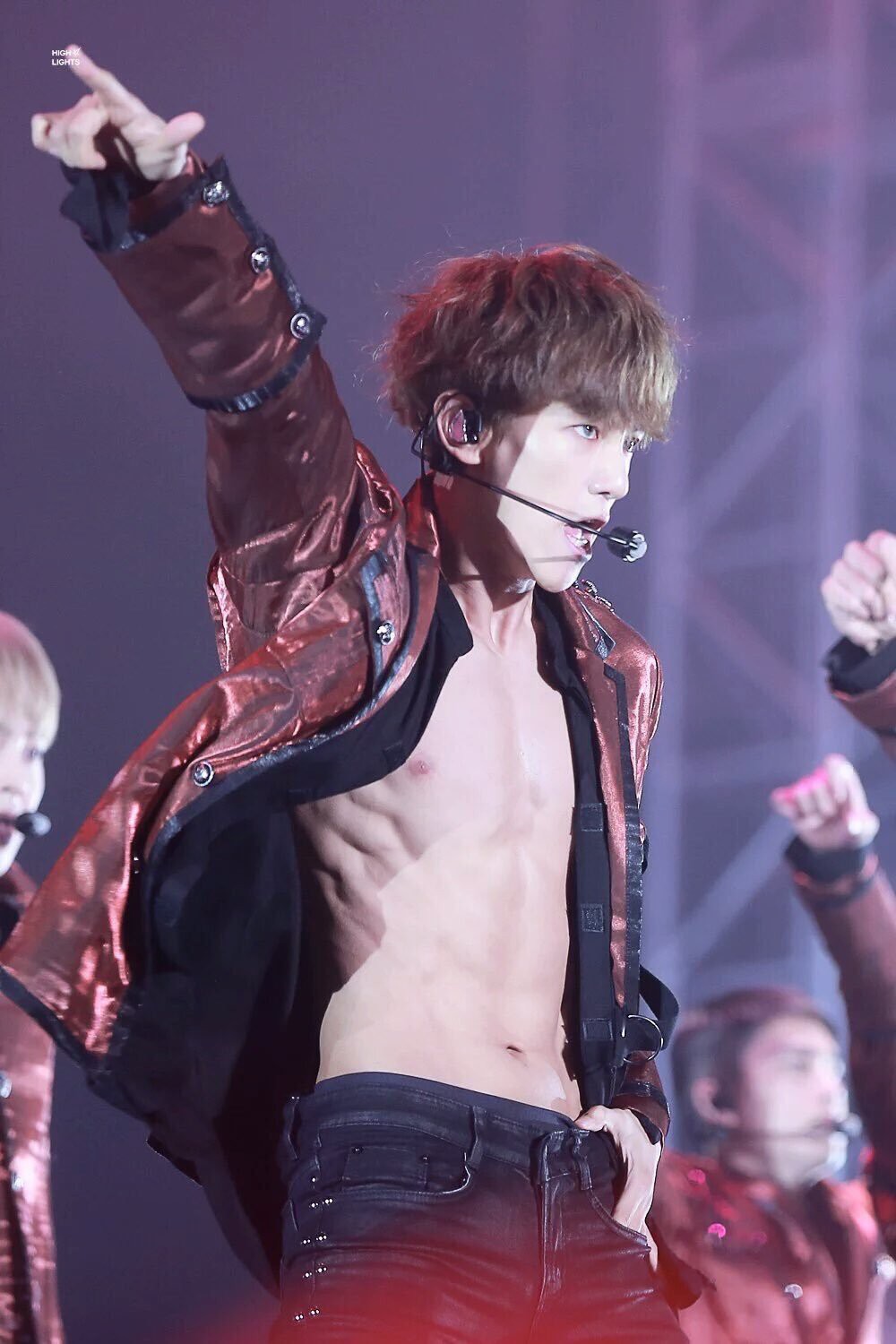 baekhyun-2-15282106969501453221787.jpg