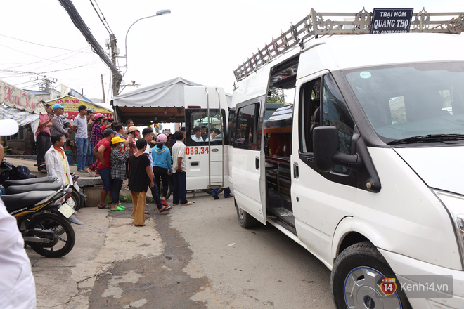 Vụ cô gái bị bạn trai cũ phân xác ở Sài Gòn: Chồng sắp cưới không đứng vững, liên tục gào khóc gọi tên người yêu trong tuyệt vọng - Ảnh 1.